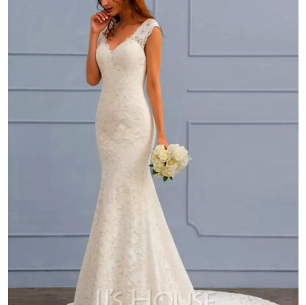 BRAND NEW wedding gown